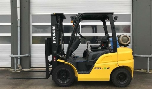 Газовый погрузчик HYUNDAI 25L-9A Газовый погрузчик HYUNDAI 25L-9A