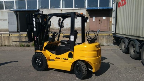 Газ-бензиновый погрузчик HYUNDAI 30L-7SA Газ-бензиновый погрузчик HYUNDAI 30L-7SA
