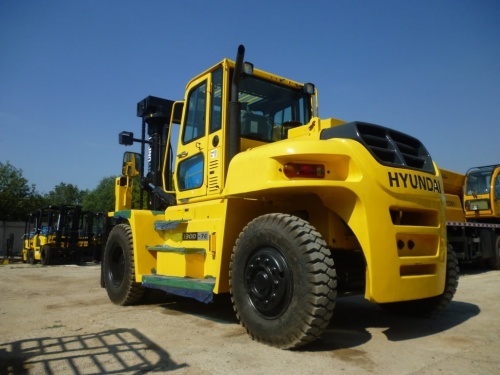 Дизельный вилочный погрузчик HYUNDAI 130D-7E Дизельный вилочный погрузчик HYUNDAI 130D-7E