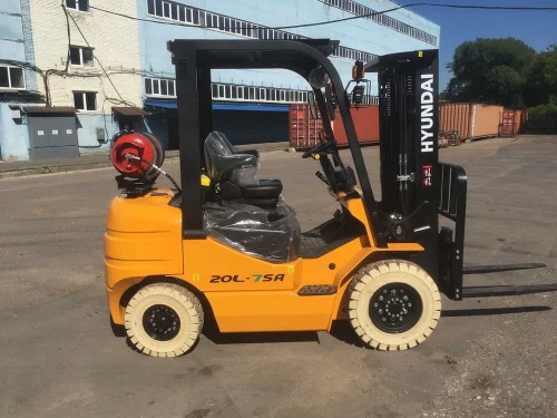 Газ-бензиновый погрузчик HYUNDAI 25L-7SA Газ-бензиновый погрузчик HYUNDAI 25L-7SA